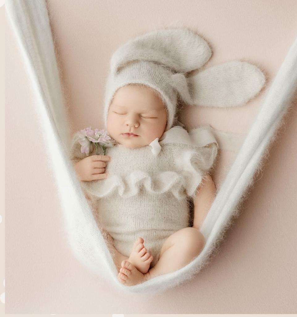 Body with ruffle and ribbon