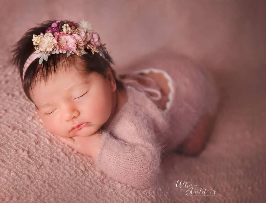 Body with drop neckline and long sleeves