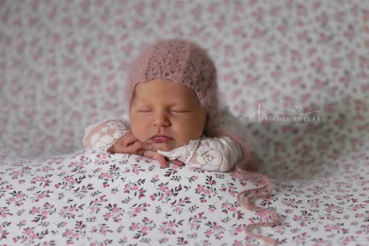 Hat with cord and pattern