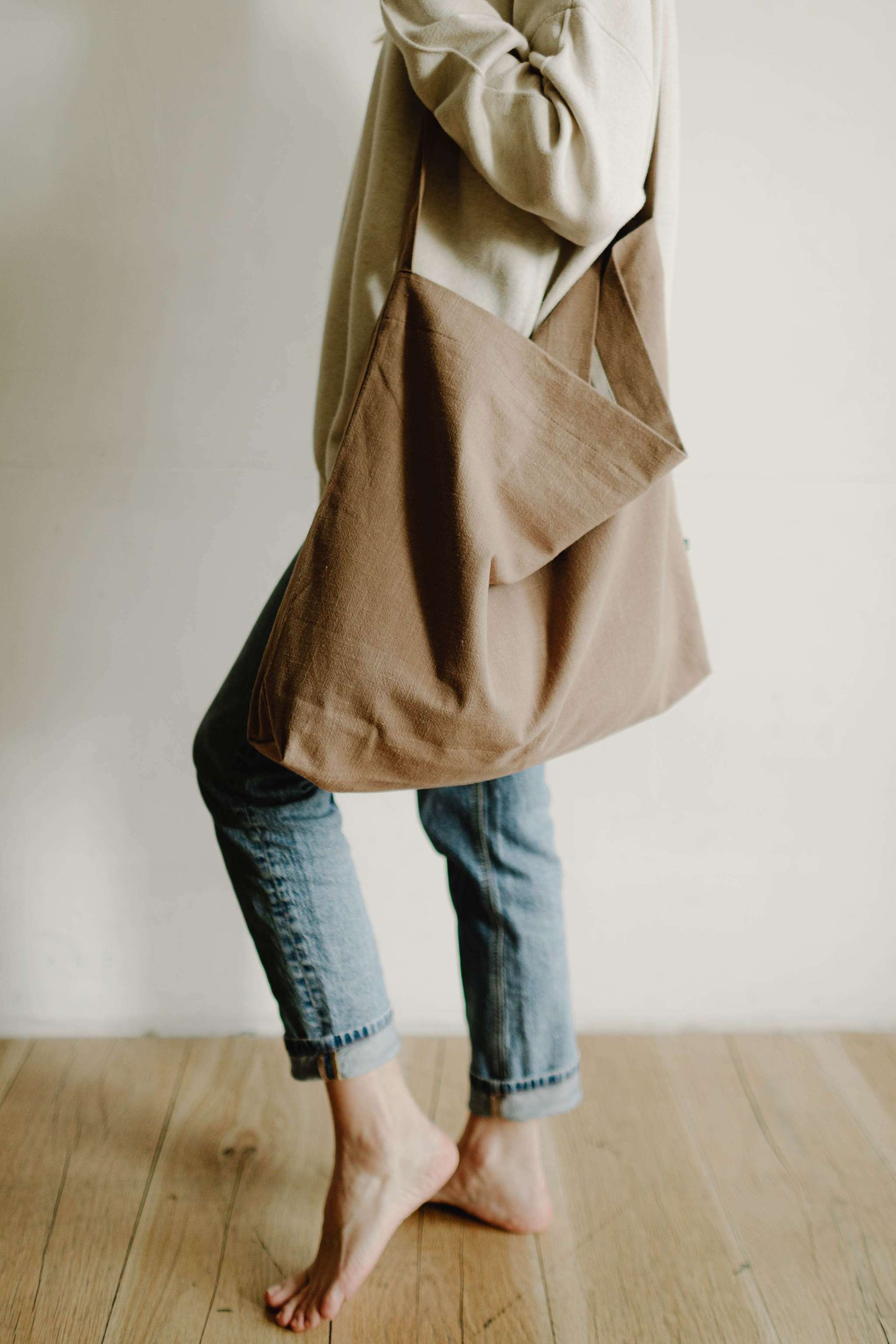 Купить текстильные сумки через плечо в интернет магазине вторсырье-м.рф