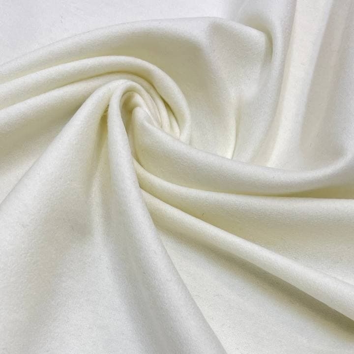 Костюмно-плательный кашемир L0ro Pi@na белого цвета