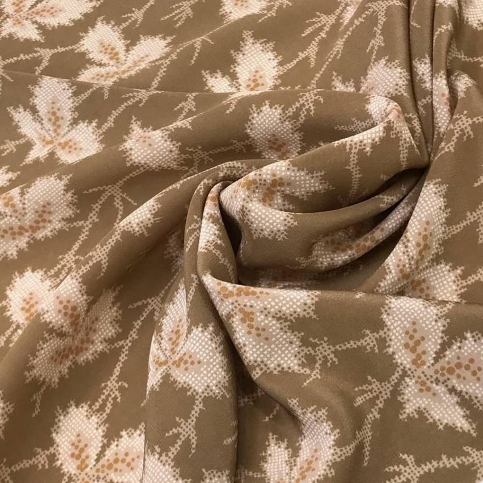 3m: 3,6m Шелковый крепдешин цвета капучино с цветочным принтом