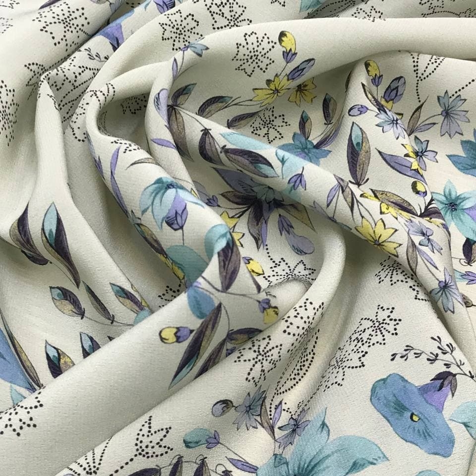 Шелковый крепдешин V@lentino фон серо-голубой с цветочным принтом