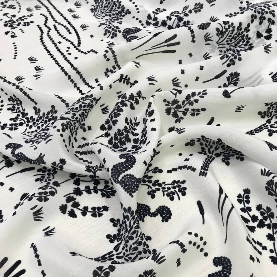 Шелковый крепдешин фон лесные мотивы черно-белый