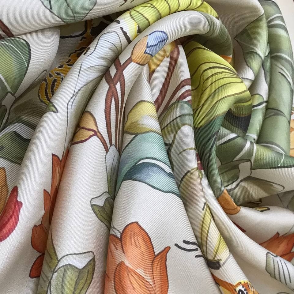 2м Шелк твилл E.T.R.O фон капучино, принт животный