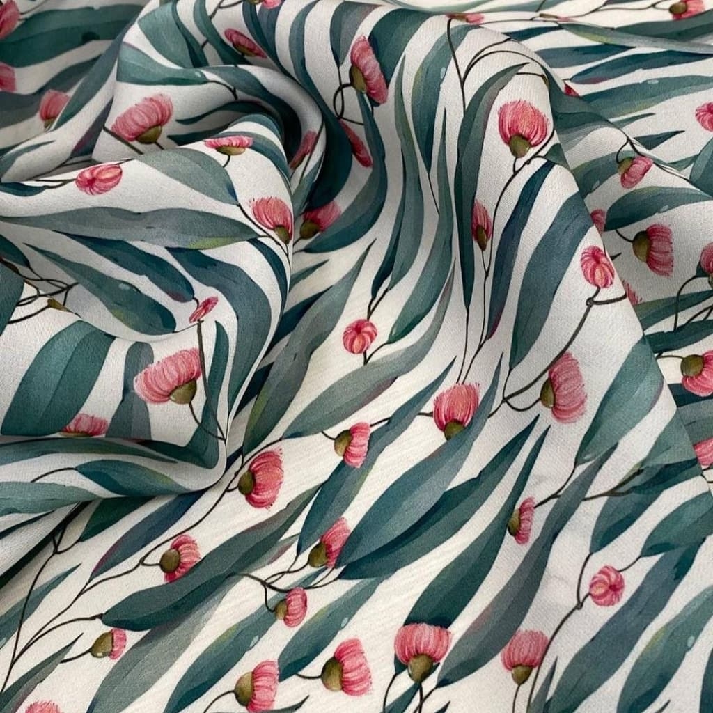 Шелковый крепдешин с частым цветочным принтом