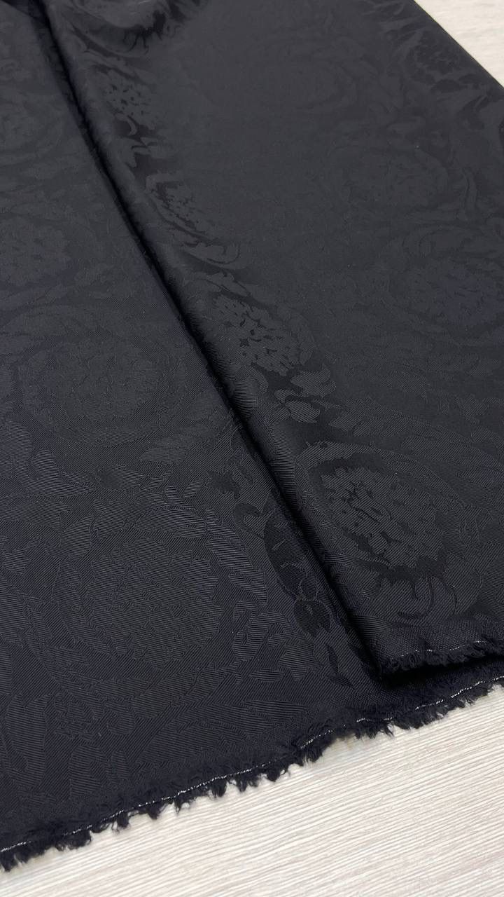 Костюмно-плательная шерсть Vers@ce цвета черный угольный с жаккардовым плетением