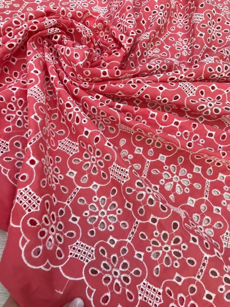 3,16м; 1,35м Шитье на тонком хлопке светло-кораллового цвета