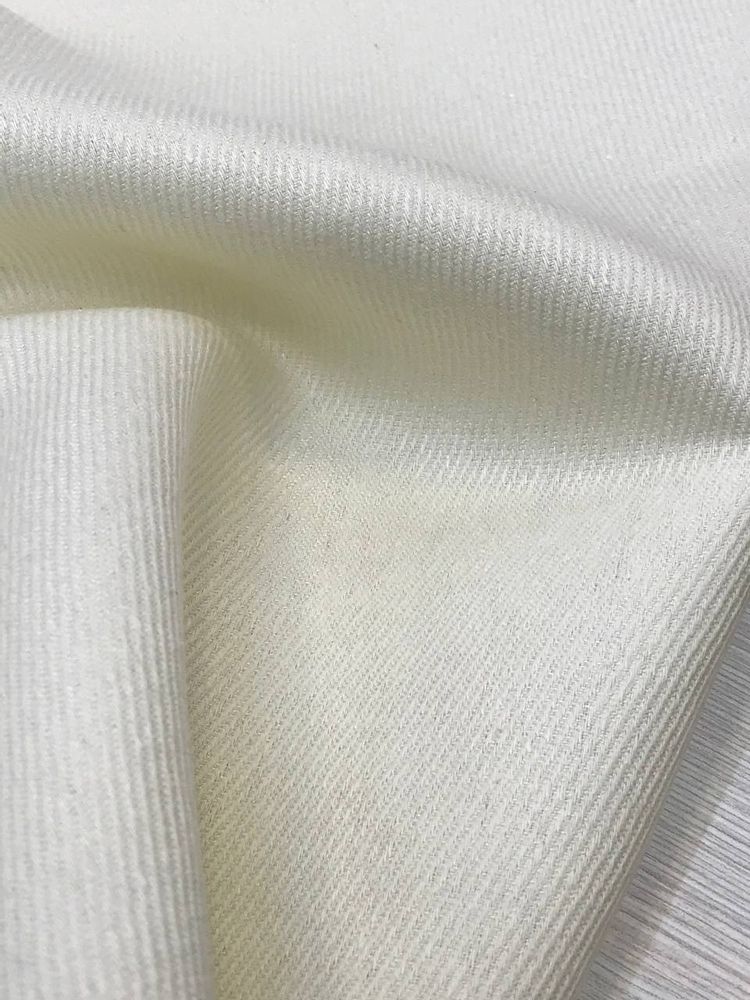 Костюмный шелк LP молочного цвета