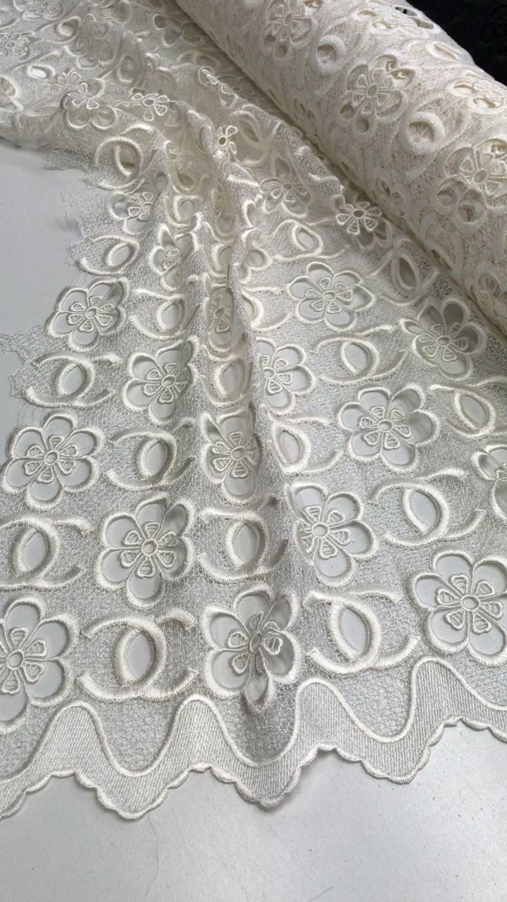 Кружево французское из вискозы эксклюзив Ch@nel молочного цвета
