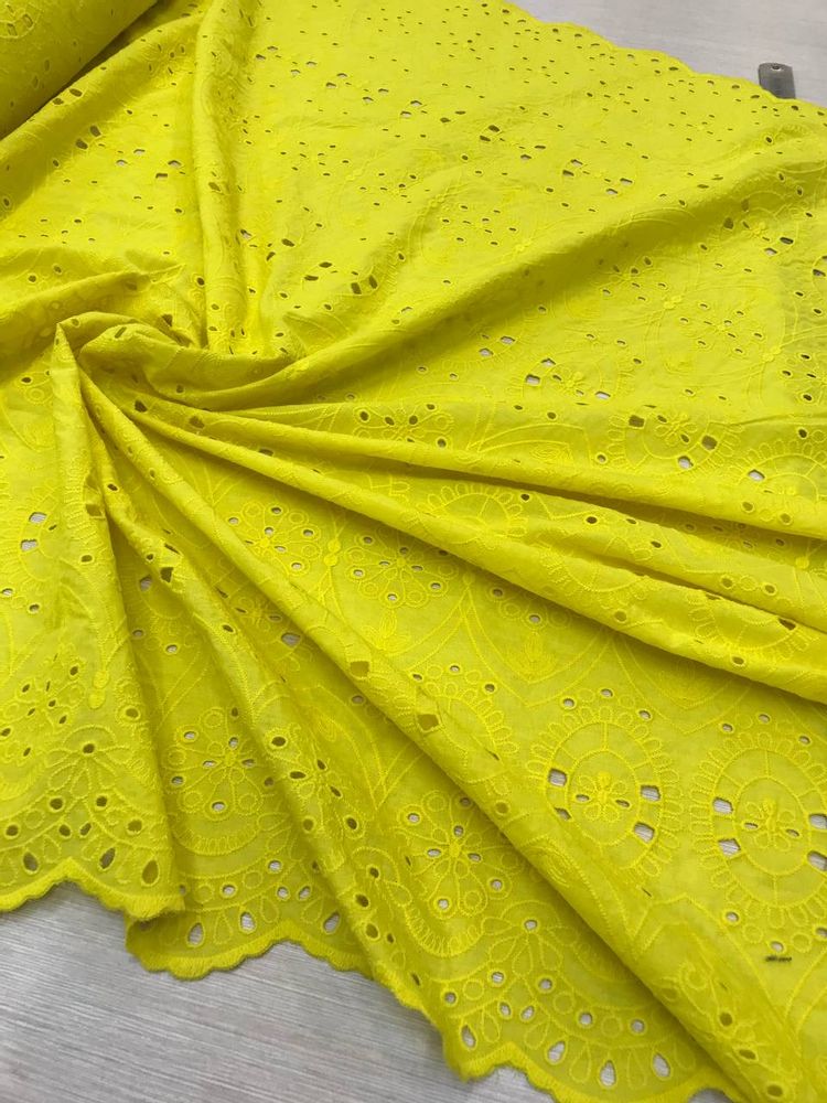 Шитье на тонком хлопке насыщенного теплого желтого