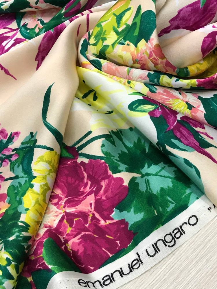 2,2 м Атласный шелк Ungar0 фон бежевый с цветочным принтом