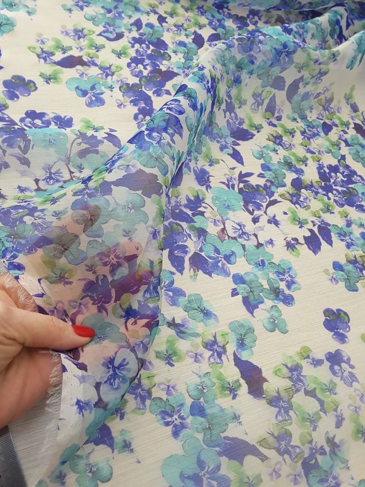 Органза шёлковая фон молочный с сине-бирюзовым принтом