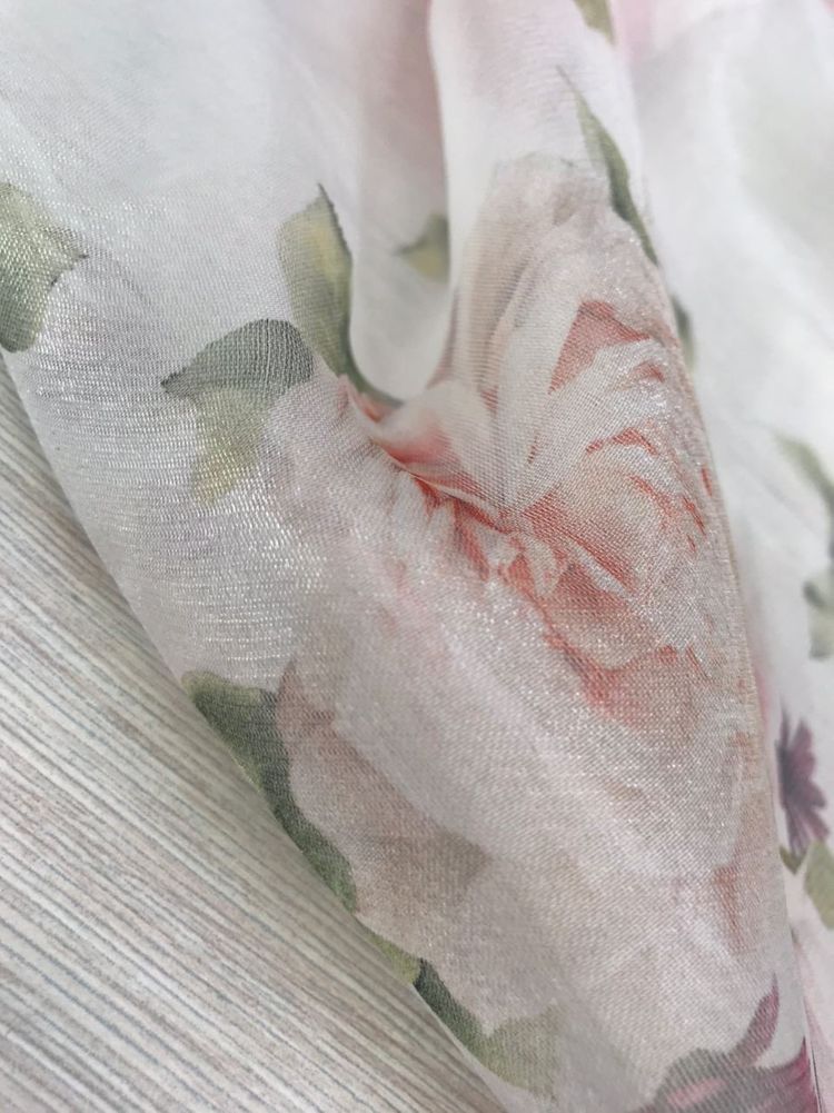 Шифон шелковый ламэ фон белый с розами