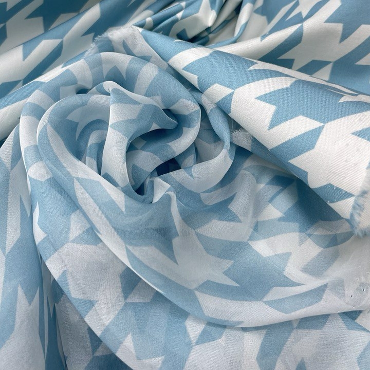 Шелковый шифон фон белый в крупную голубую гусиную лапку