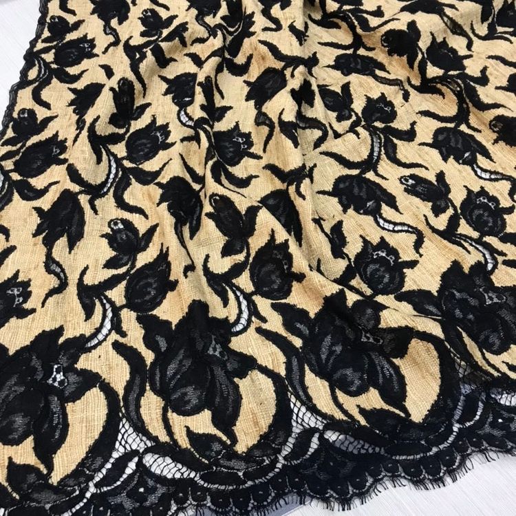 1,9м Кружево S0lstiss H@ute C0uture основа бежевая, вышивка черная цветочная