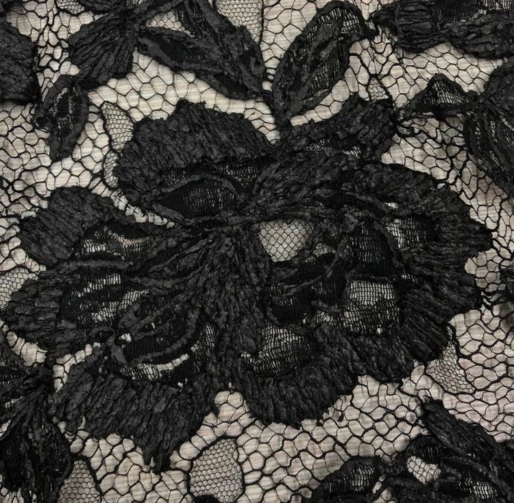 Кружево S0lstiss H@ute C0uture черно с крупными цветами