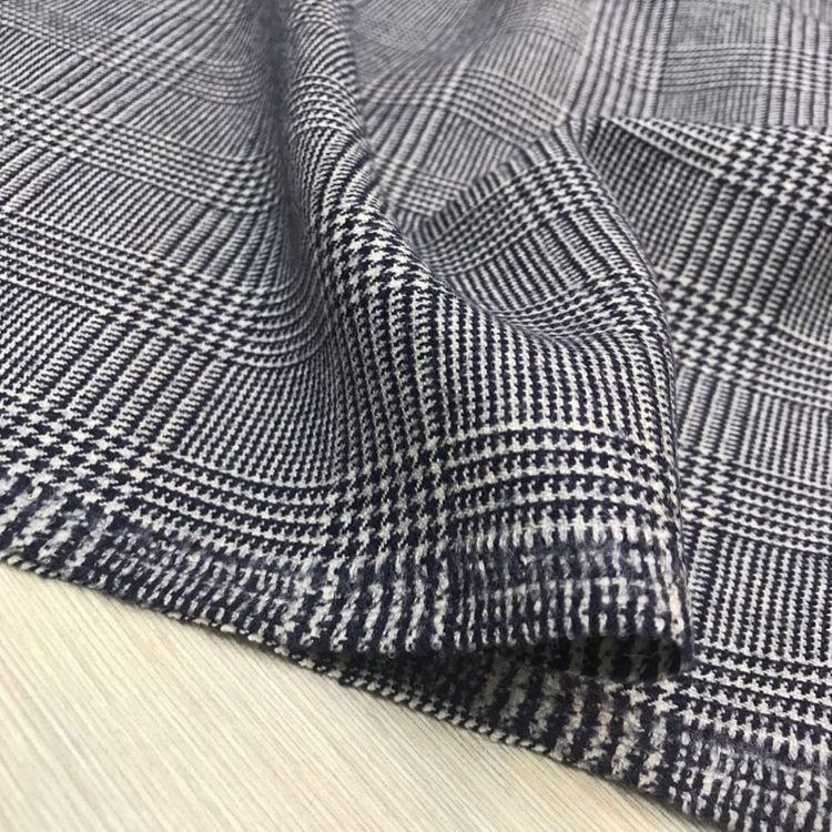 Костюмная шерсть  в синюю клетку