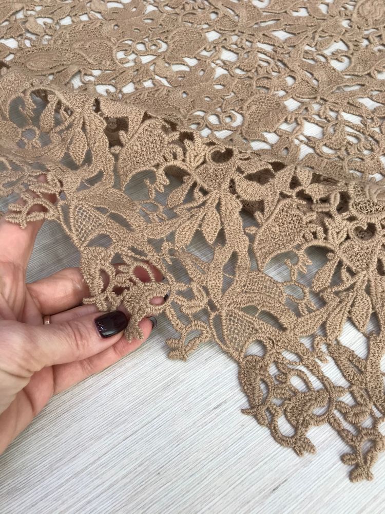 Кружево из кашемира и шерсти Scervin0 карамельного цвета