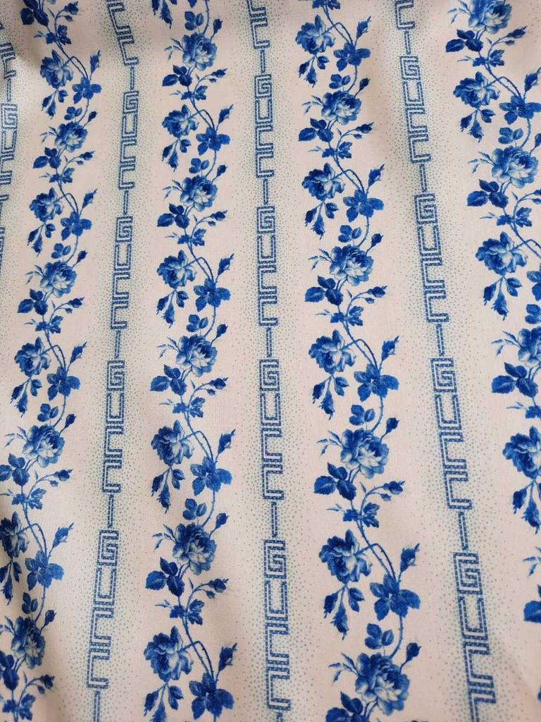 Хлопок поплин оригинал G.ucci синий орнамент на молочном фоне