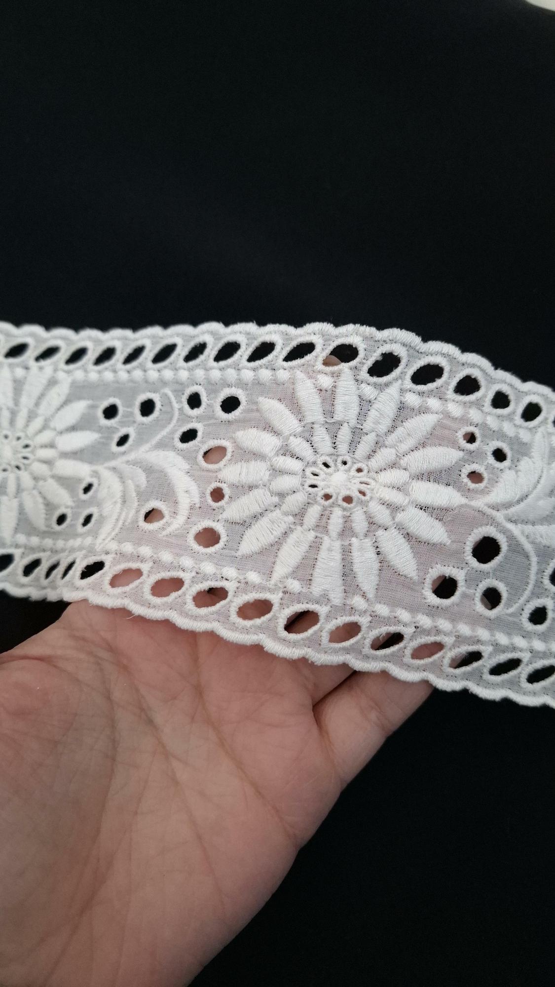 Эксклюзивное шитье на батисте из коллекции V@lentino молочного цвета