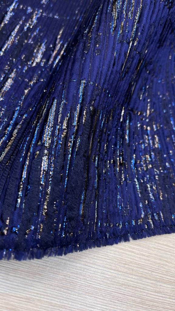 1,81м Шелковый жаккард с добавлением люрекса и вискозы синий с голубым и черным