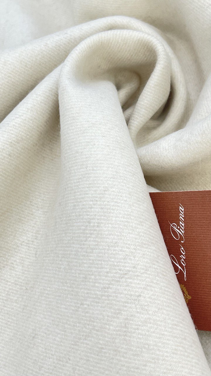 Пальтовый двухсторонний двухслойный кашемир L0ro Pi@na натурального белого цвета