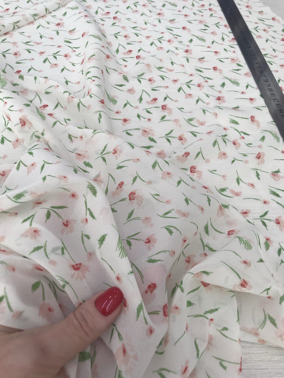 Шёлковый шифон V@lentino фон белый, принт мелкие розовые цветы