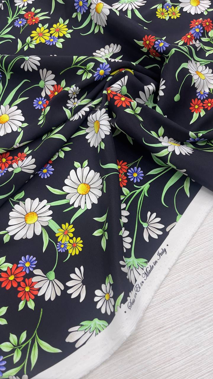 1,22м Шелк атласный с эластаном оригинал DG фон черный с цветочным принтом