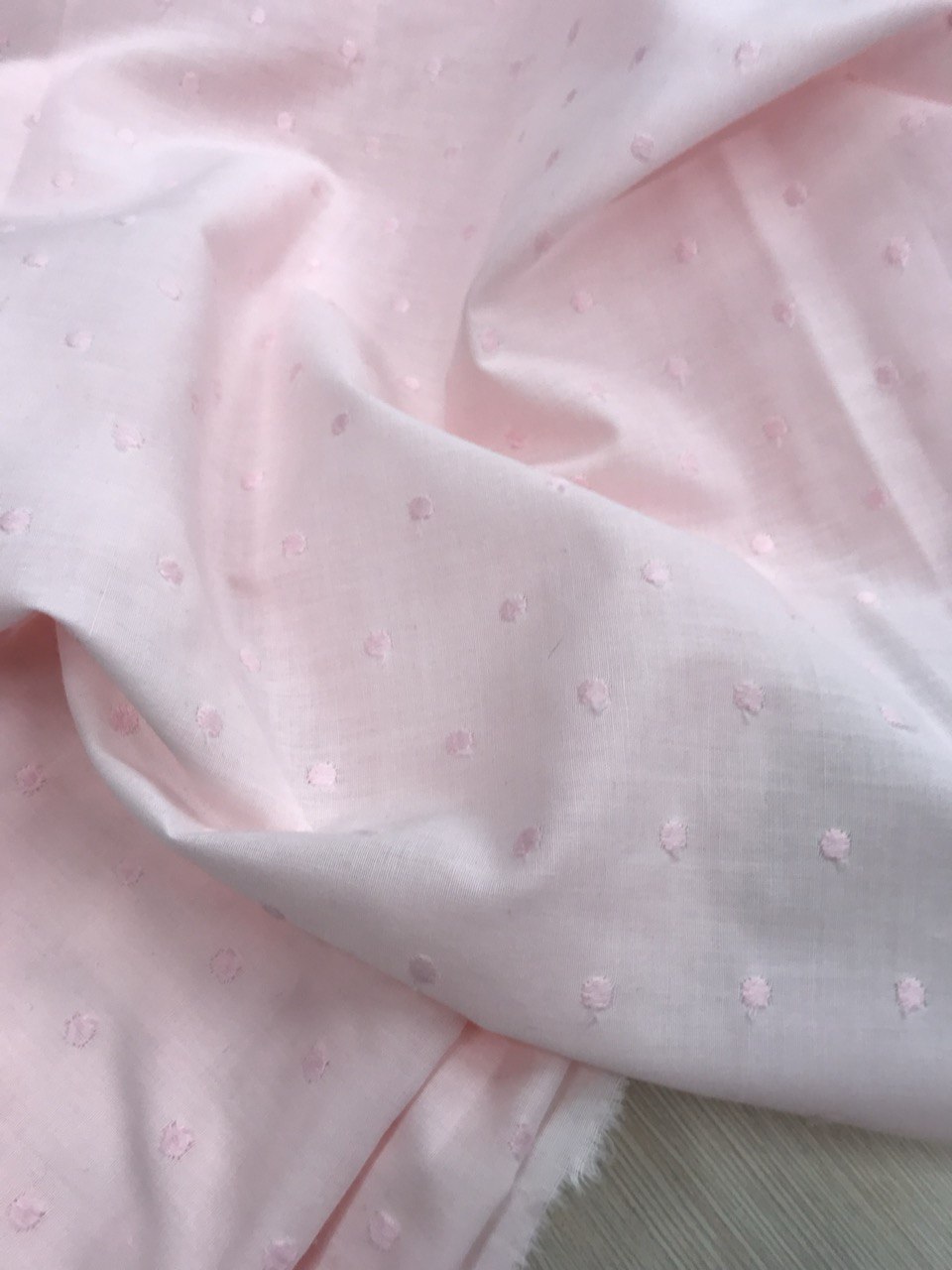 2,08м; 1,5м Рубашечный хлопок в горох нежно-розового цвета