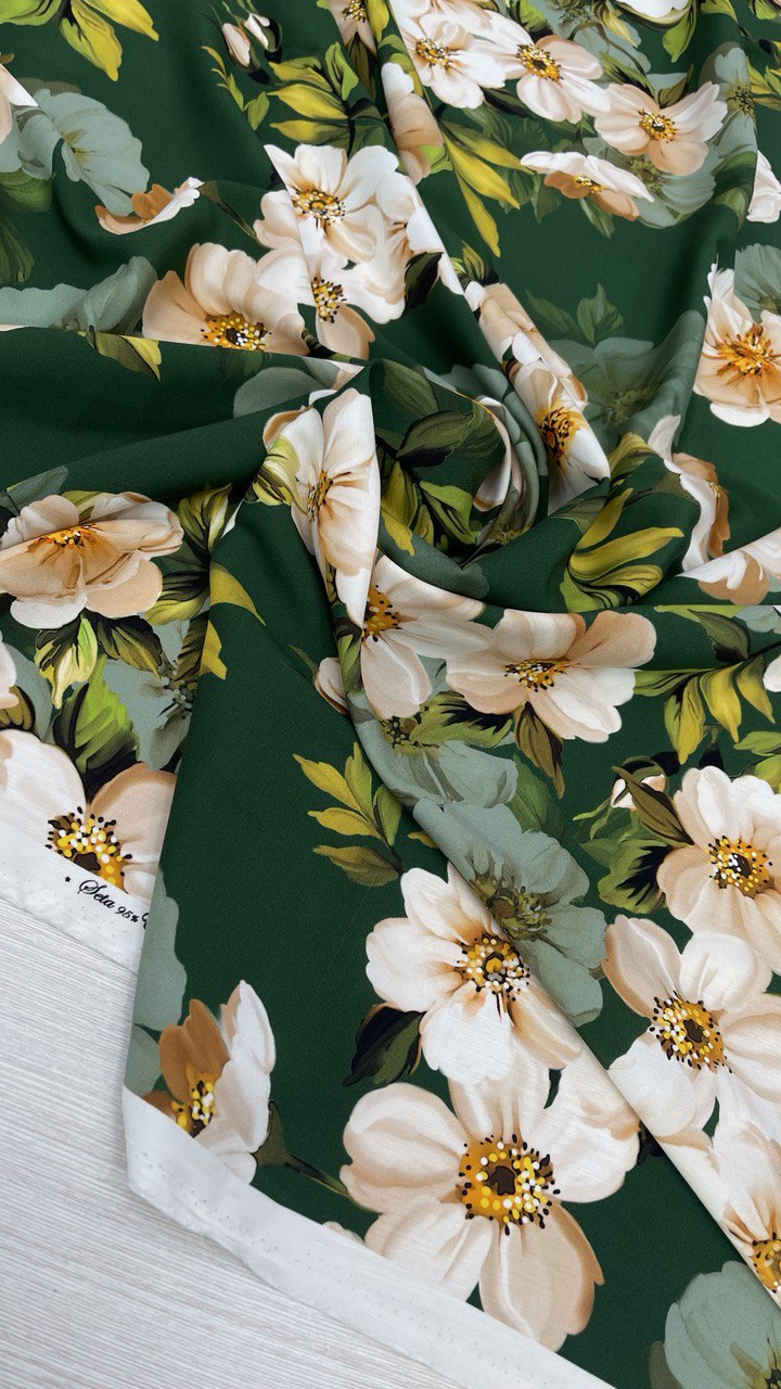 1,65 м Шелк с эластаном оригинал DG фон темно-зеленый с цветочным принтом