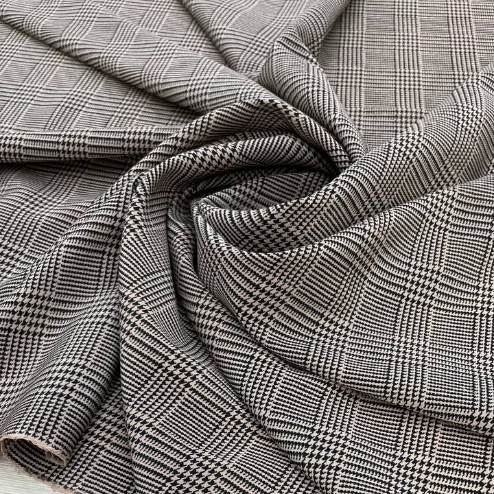 Шелковый крепдешин цвет пудровый, принт клетка