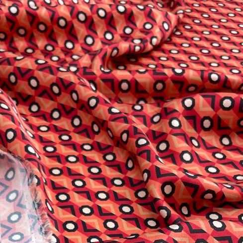 2,53м Шелк атласный с эластаном красно-оранжевый геометрия