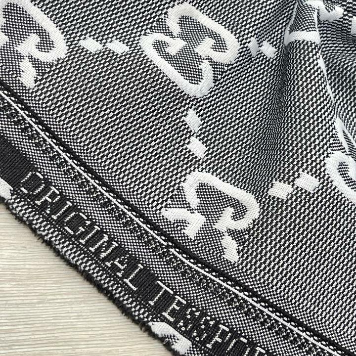 Трикотажное полотно с жаккардовым лого Gu.cci серого цвета