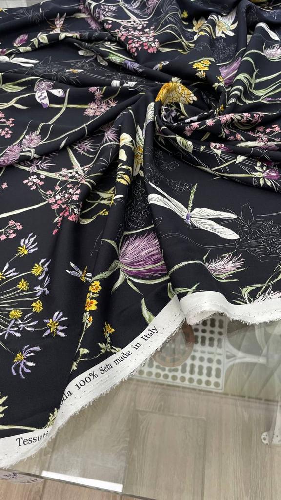 1,25м Шелк атласный  Exclusive Design с эластаном в стиле D.or фон черный с цветочным принтом