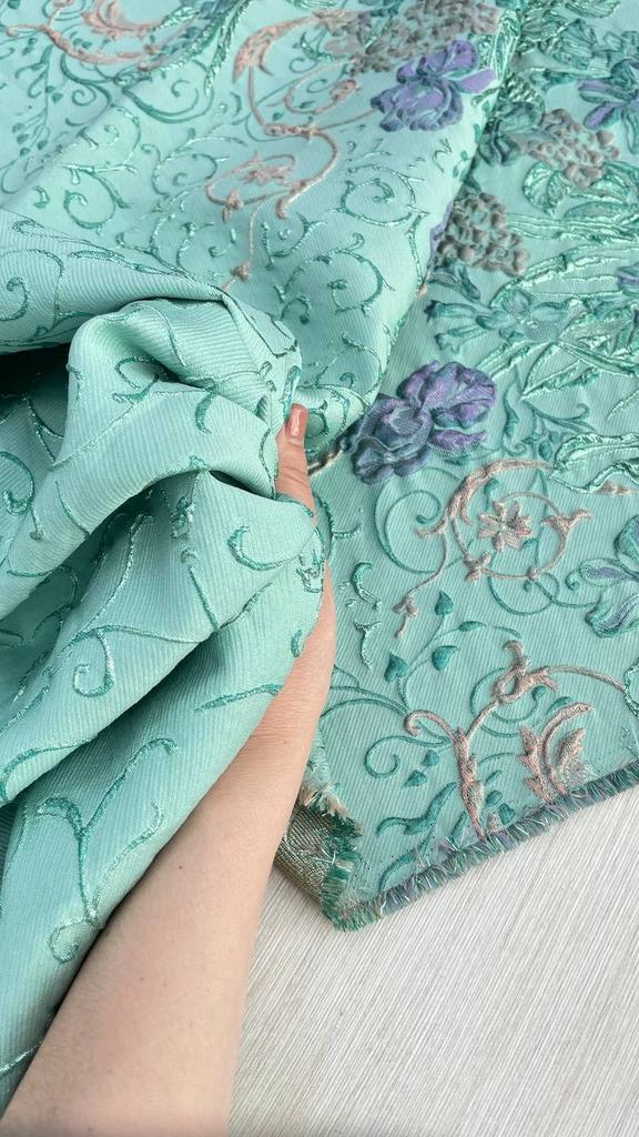 1,65м Шелковый жаккард haute couture фон бирюзовый с цветочным орнаментом
