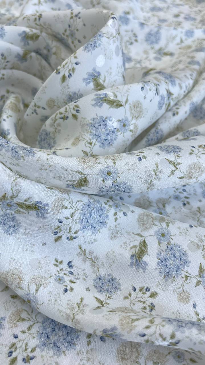Шелк атласный с жаккардовым плетением exclusive design фон белый с цветочным принтом