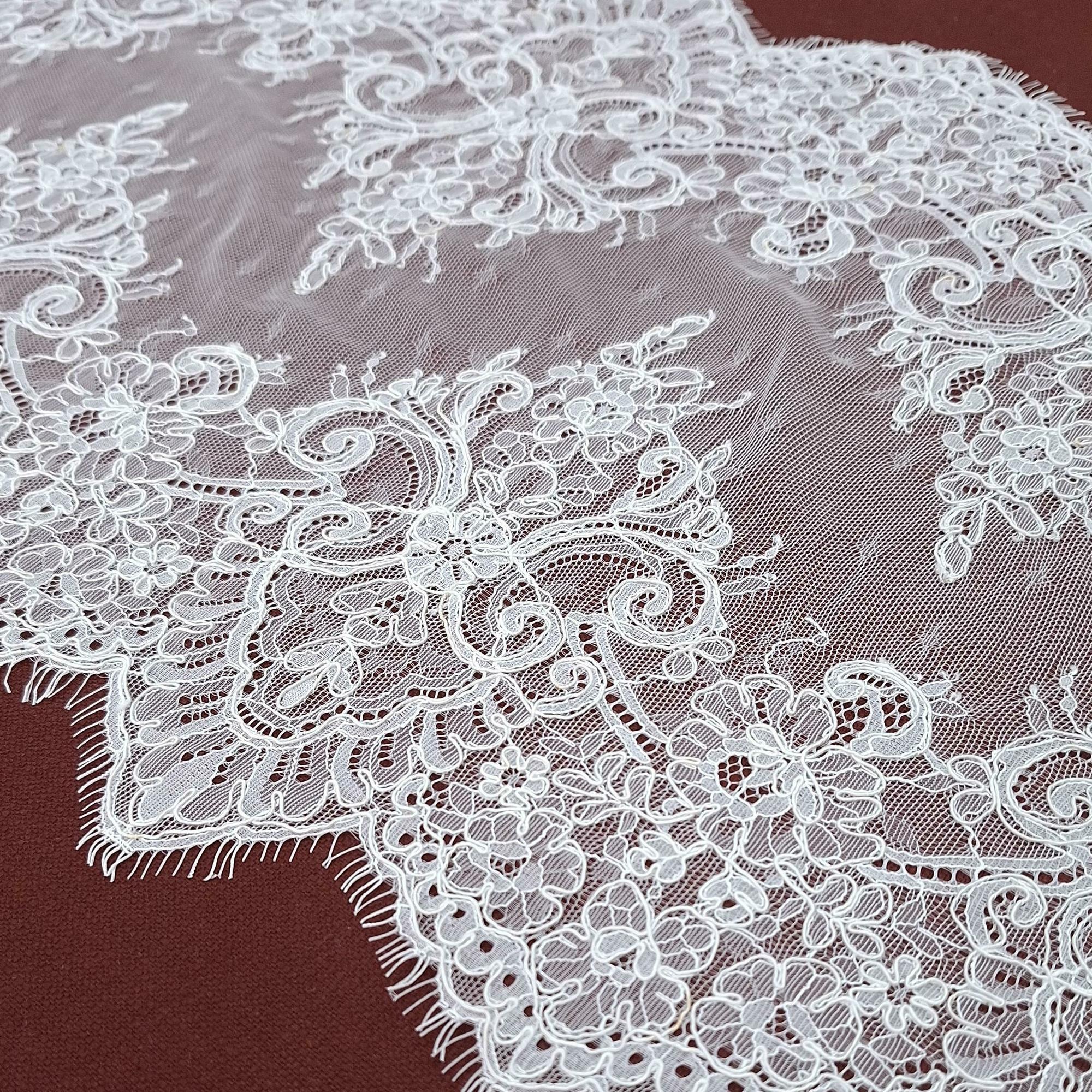 1.9м Белое хлопковое кружево SOltiss с кардовой нитью молочного цвета