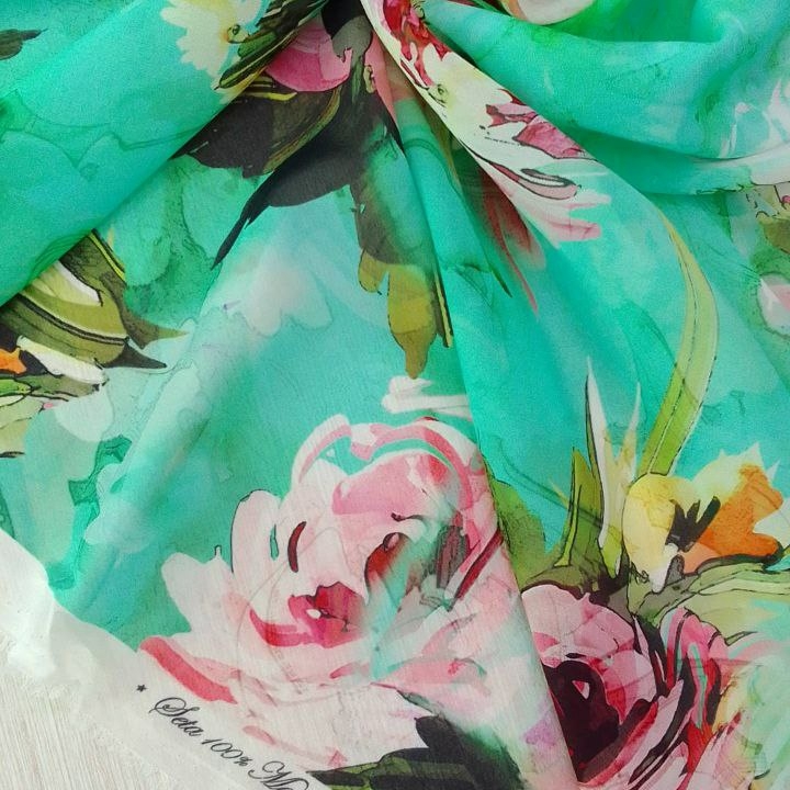 Шифон-жоржет шелковый фон бирюзовый с цветочным принтом