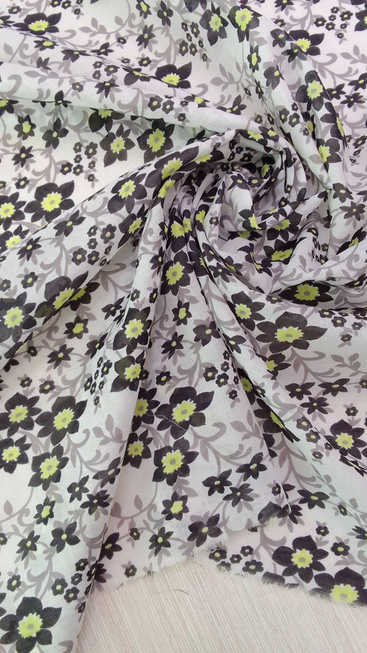 Батист фон белый с цветочным принтом