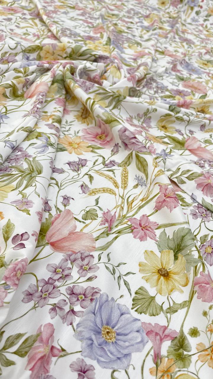 Шелк атласный с эластаном exclusive в стиле D.or компаньон фон молочный