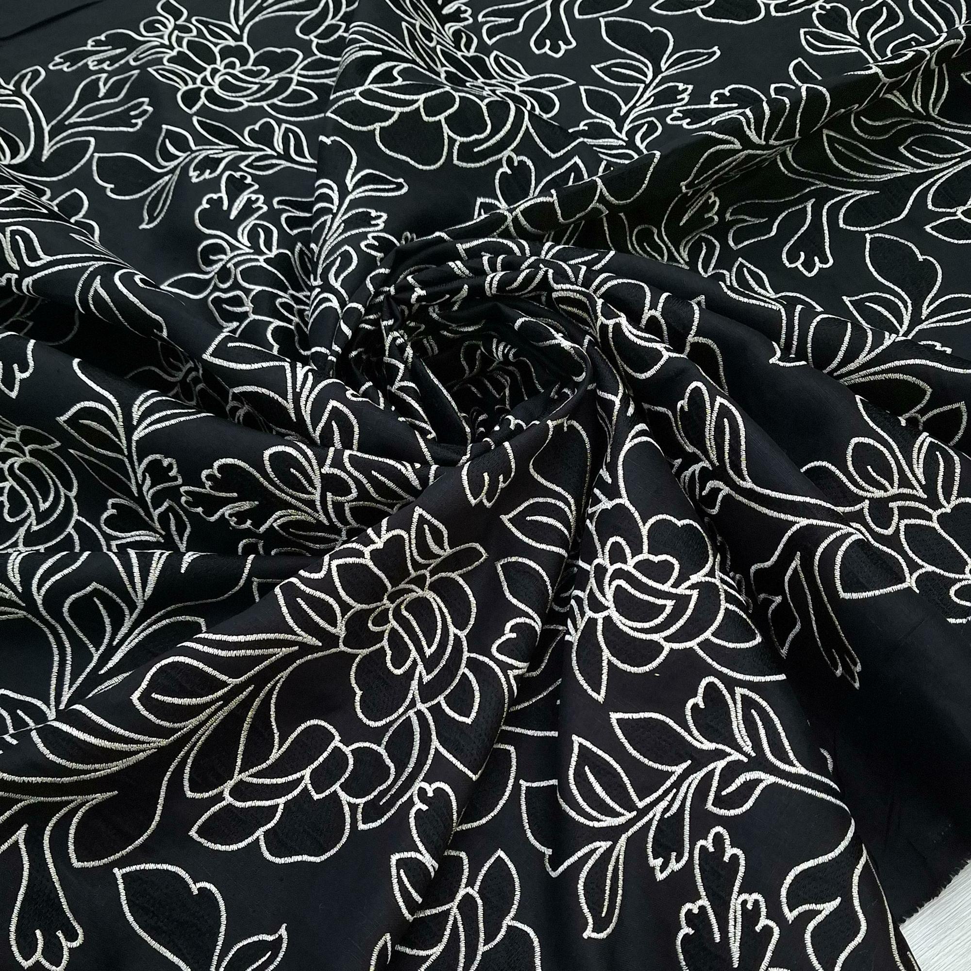 Роскошная вышивка на льне основа черная, вышивка белая с золотистым люрексом