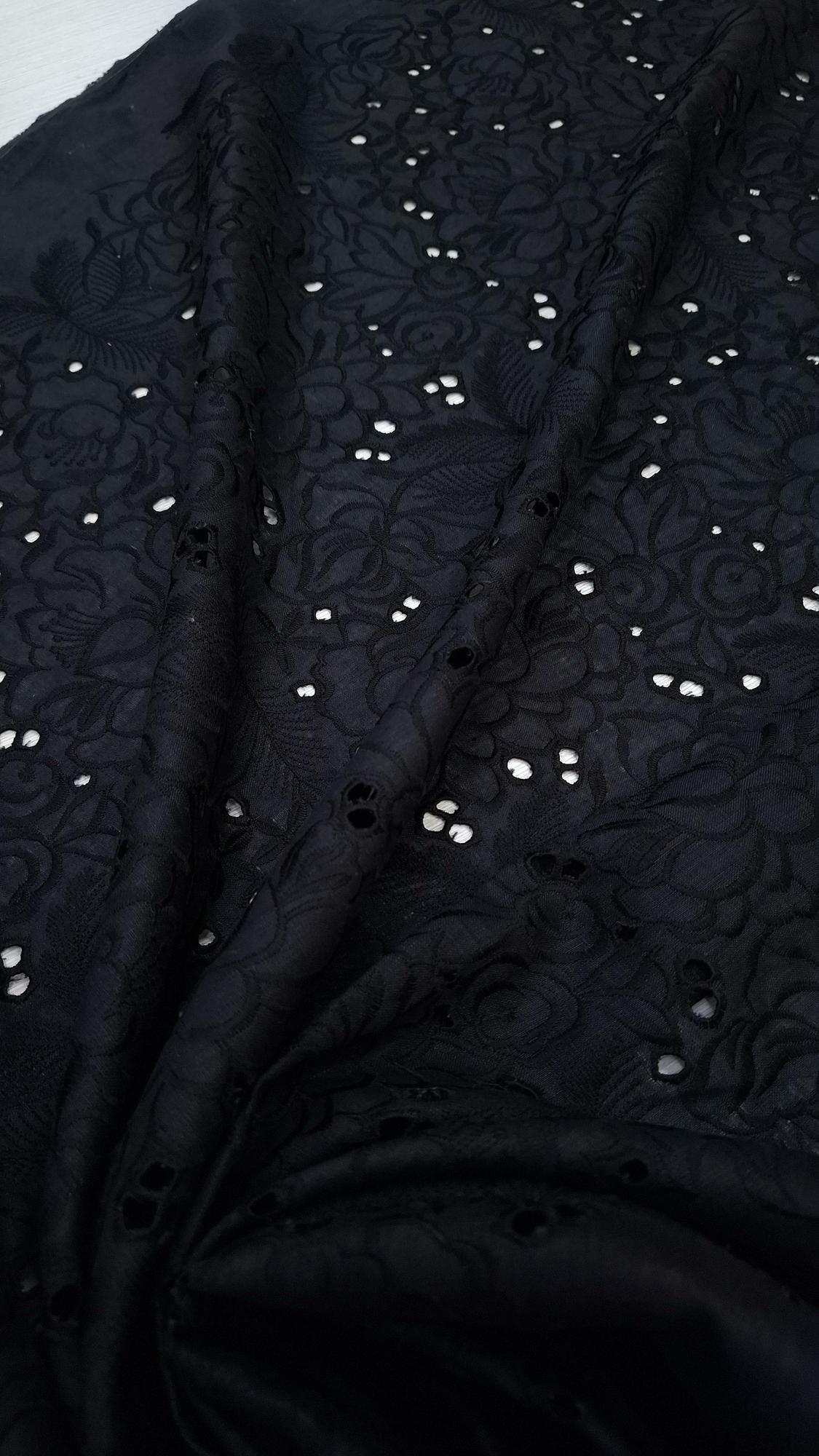 Эксклюзивное французкое шитье на льне Scervin0 угольно-черного цвета