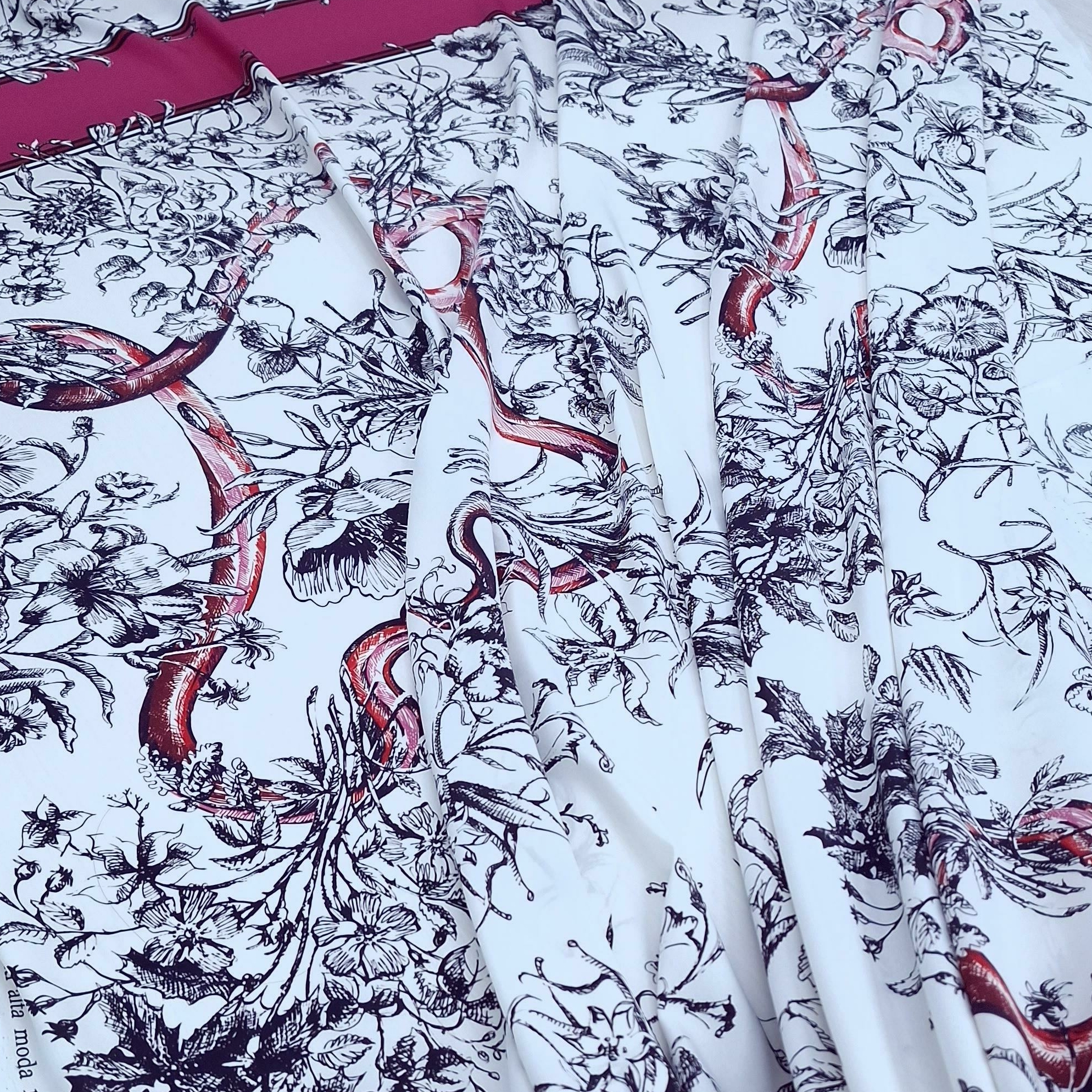 Шелк атласный с эластаном оригинал G.ucci купон