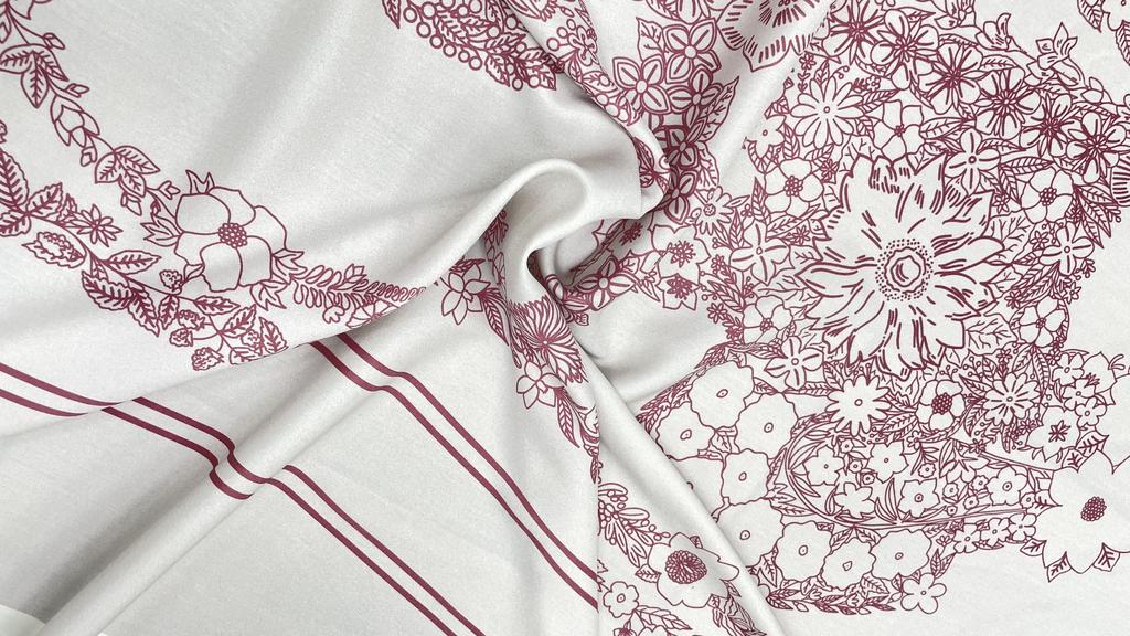 Шелк атласный с эластаном H.ermes  пыльно-розовый фон с цветами купон 2,10