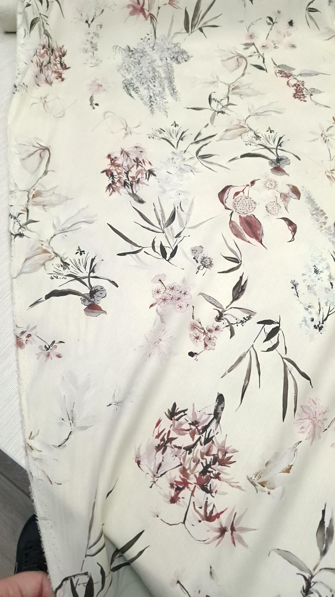 Шелк атласный с эластаном D.or с цветочным принтом