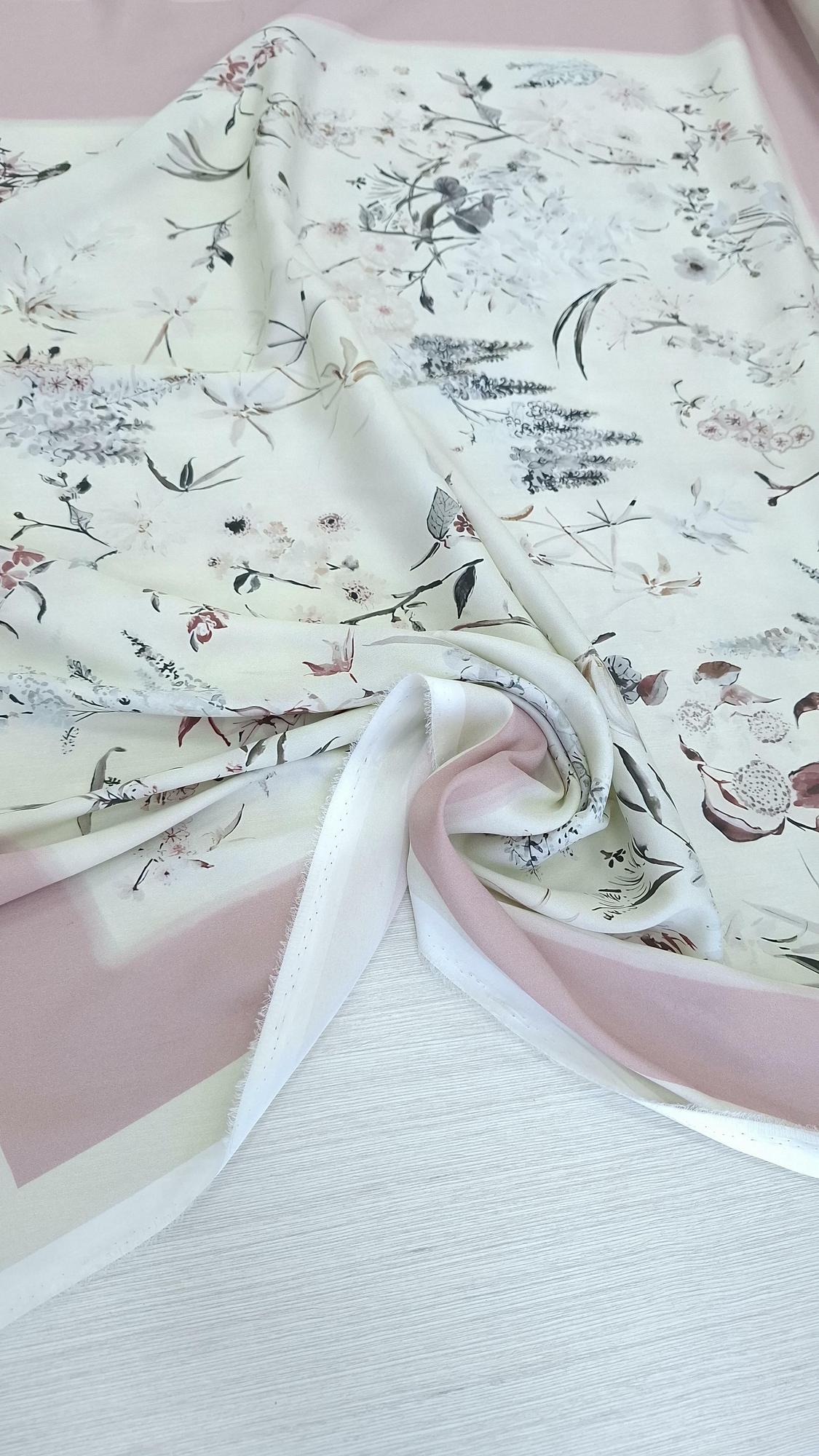 Шелк атласный с эластаном D.or  кремовый фон с цветами купон  платки