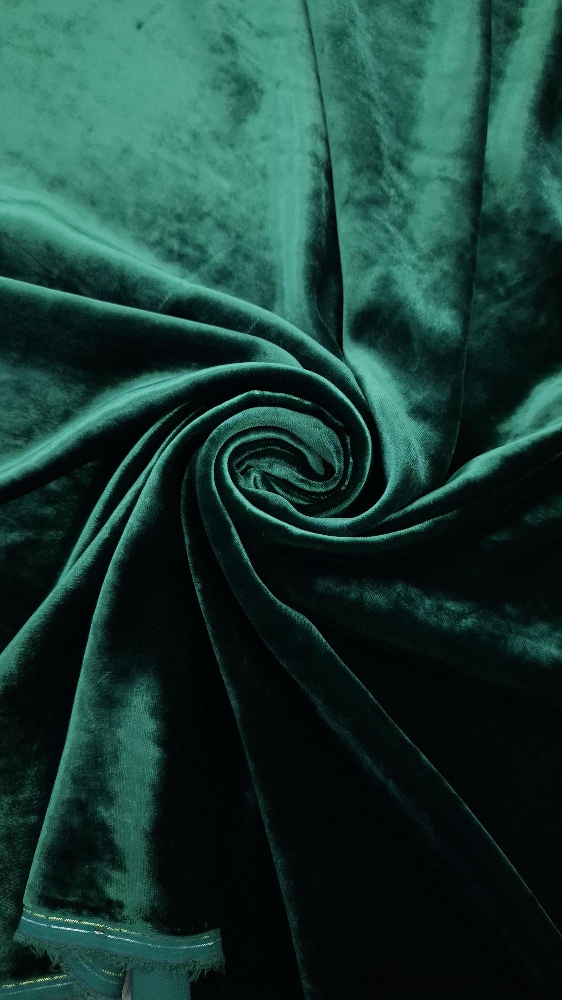 Бархат Pr@da изумрудного цвета