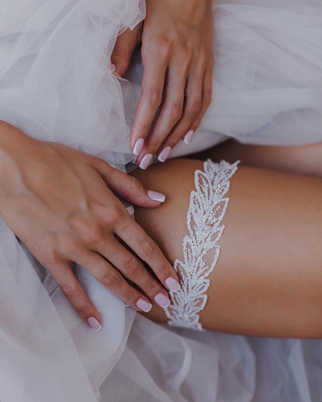 Свадебная подвязка своими руками из кружева и атласных лент