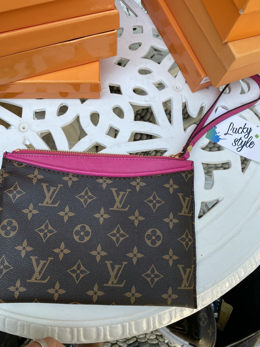 клатч LV с малиновой вставкой ПОШЕТ DAILY POUCH51124